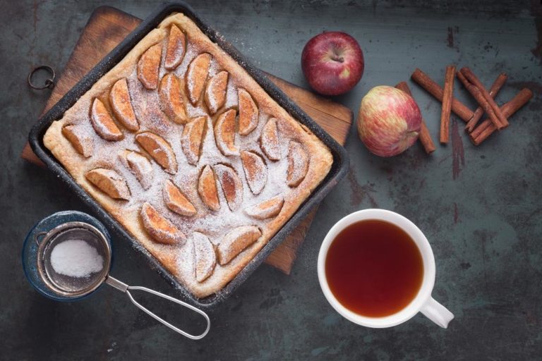 Apple and almond tartlettes