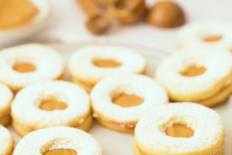 caramel sandwich cookies