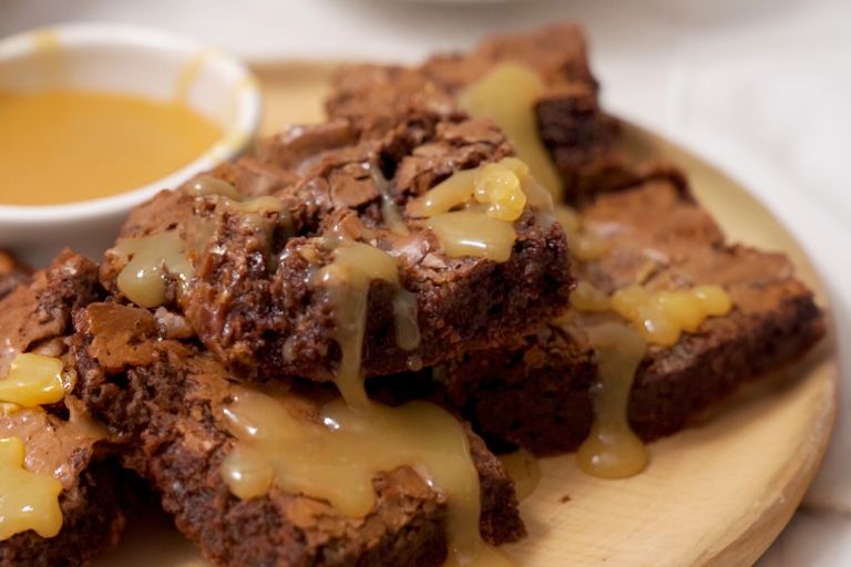 Selati gooey fudgy caramel brownie